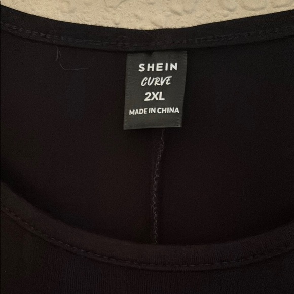 Elegant Black and White Dress - Picture 2 of 2